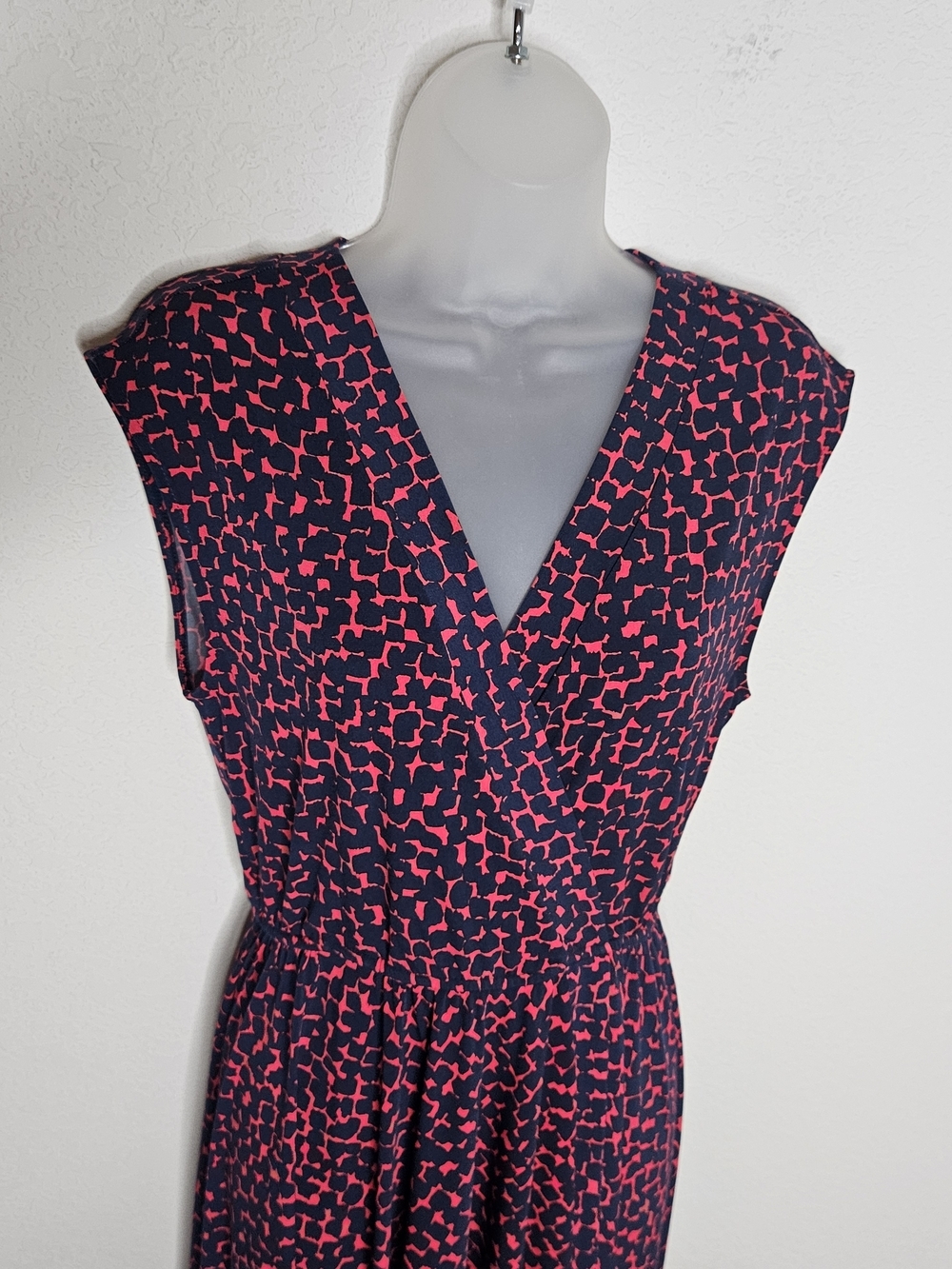 BCBG MaxAzria Navy and Pink Abstract Print Surplice V-Neck Midi Faux Wrap Dress - Picture 3 of 10